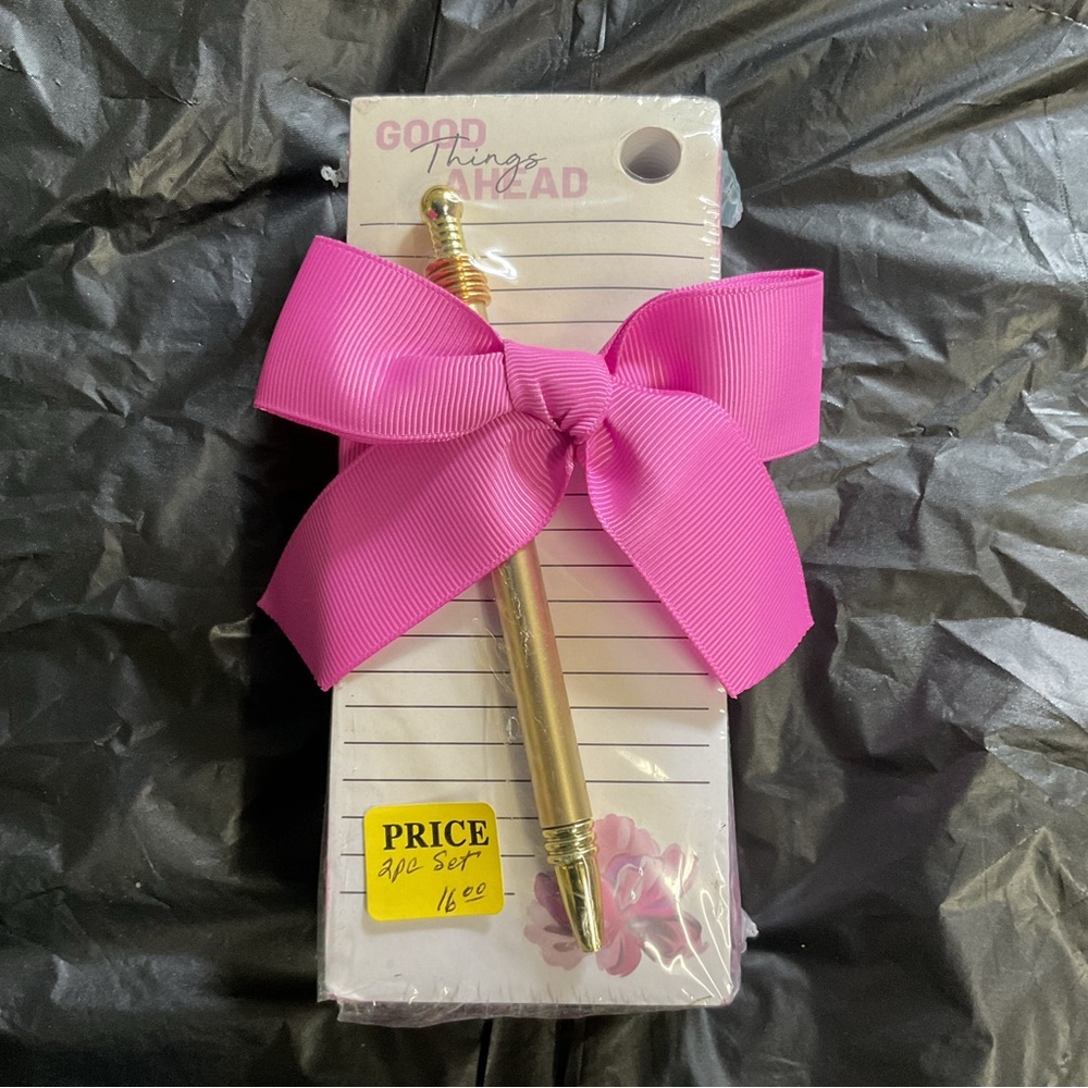 “GOOD THINGS AHEAD” Notepad with gold pen set. Perfect for Gifts and notes.